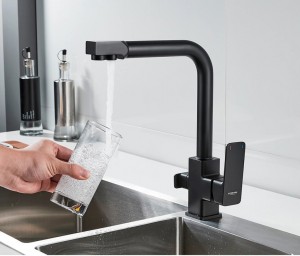 Смеситель для кухни со встроенным фильтром под питьевую воду черный Ledeme L4080B-3