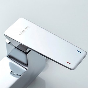 Смеситель настенный с гигиеническим душем ХРОМ LEDEME L5278