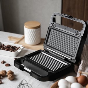 Сэндвичница ARESA AR-1207