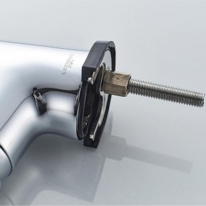 Смеситель для кухни с гайкой LEDEME L4072