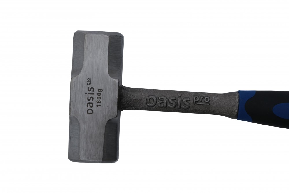 Кувалда 1800г цельнокованая с обрезиненной рукояткой Oasis Pro 103010803002