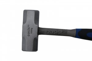 Кувалда 1800г цельнокованая с обрезиненной рукояткой Oasis Pro 103010803002