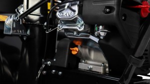 Снегоуборщик бензиновый CHAMPION STT761 (7л.с.,61см,скорости 6вперед/2 назад,эл.стартер,фара,обогр)