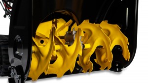 Снегоуборщик бензиновый CHAMPION STT761 (7л.с.,61см,скорости 6вперед/2 назад,эл.стартер,фара,обогр)