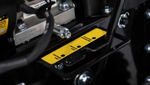 Снегоуборщик бензиновый CHAMPION STT761 (7л.с.,61см,скорости 6вперед/2 назад,эл.стартер,фара,обогр)