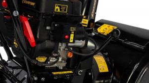 Снегоуборщик бензиновый CHAMPION STT761 (7л.с.,61см,скорости 6вперед/2 назад,эл.стартер,фара,обогр)