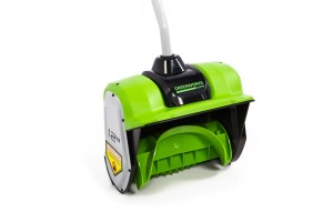 Снегоуборщик GREENWORKS GD40SS 2600807 (колеса 2964207, лопата, аккумуляторный, БЕЗ АКБ И ЗУ)
