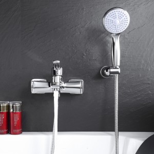 Смеситель для ванны короткий излив, дивертор с кер.пласт., хром EVITTA LEMARK LM0514C