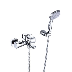 Смеситель для ванны короткий излив, дивертор с кер.пласт., хром EVITTA LEMARK LM0514C