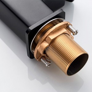 Смеситель для кухни с силиконовым изливом и гайкой чёрный LEDEME L4078B-2