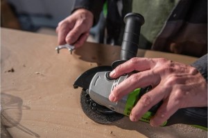 Угловая шлифовальная машина акк. Greenworks GD24AGK2 (24V,1*4Ач и ЗУ) 3200207UB