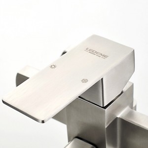 Смеситель для ванны с длинным изливом из нерж. стали LEDEME L72233
