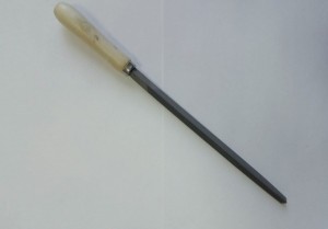 Напильник ON с деревянной ручкой трехгранный 200мм №2 04-05-200