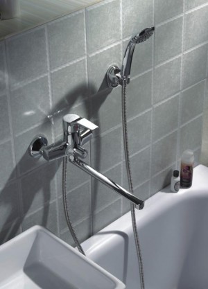 Смеситель для ванны с длинным изливом LEDEME L2263