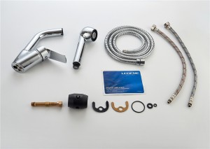 Смеситель для кухни+выд. шланг LEDEME L6040