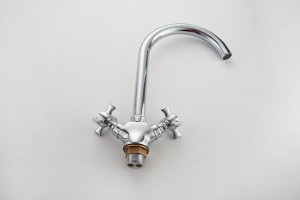 Смеситель для кухни с гайкой LEDEME L4311-2