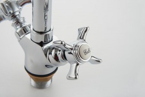 Смеситель для кухни с гайкой LEDEME L4311-2