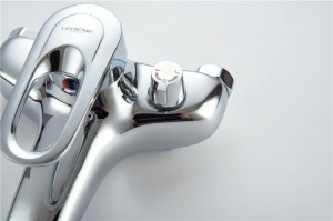 Смеситель для ванны с коротким изливом LEDEME L3204