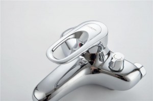 Смеситель для ванны с коротким изливом LEDEME L3204