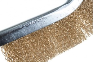 Щетка латунированная с пласт ручк STAYER 3508