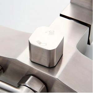 Смеситель для ванны с длинным изливом LEDEME L72217